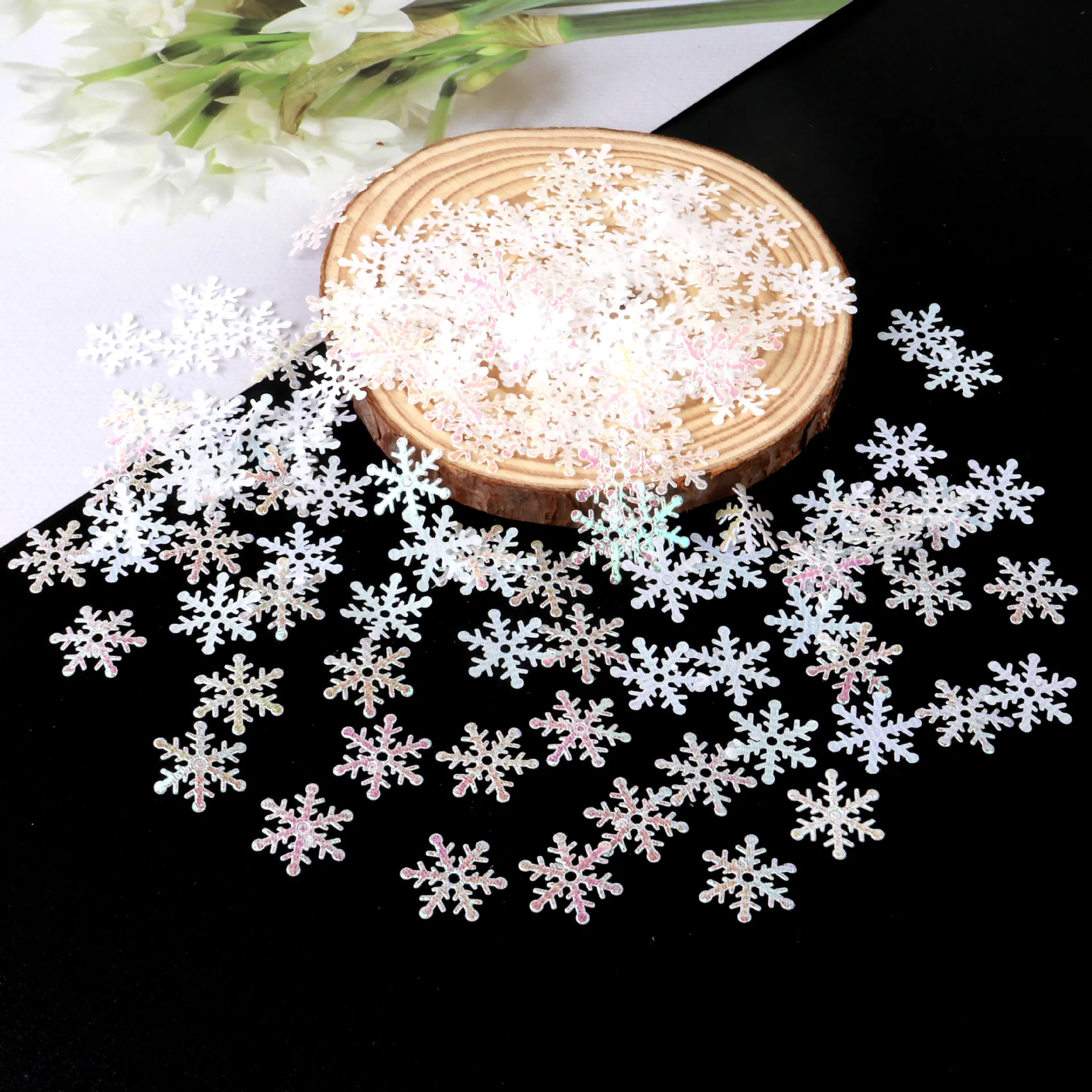 

Рождественские снежинки для декора