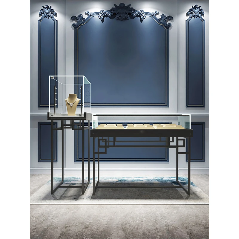 На заказ. Стеклянный выставочный шкаф для ювелирных изделий зал