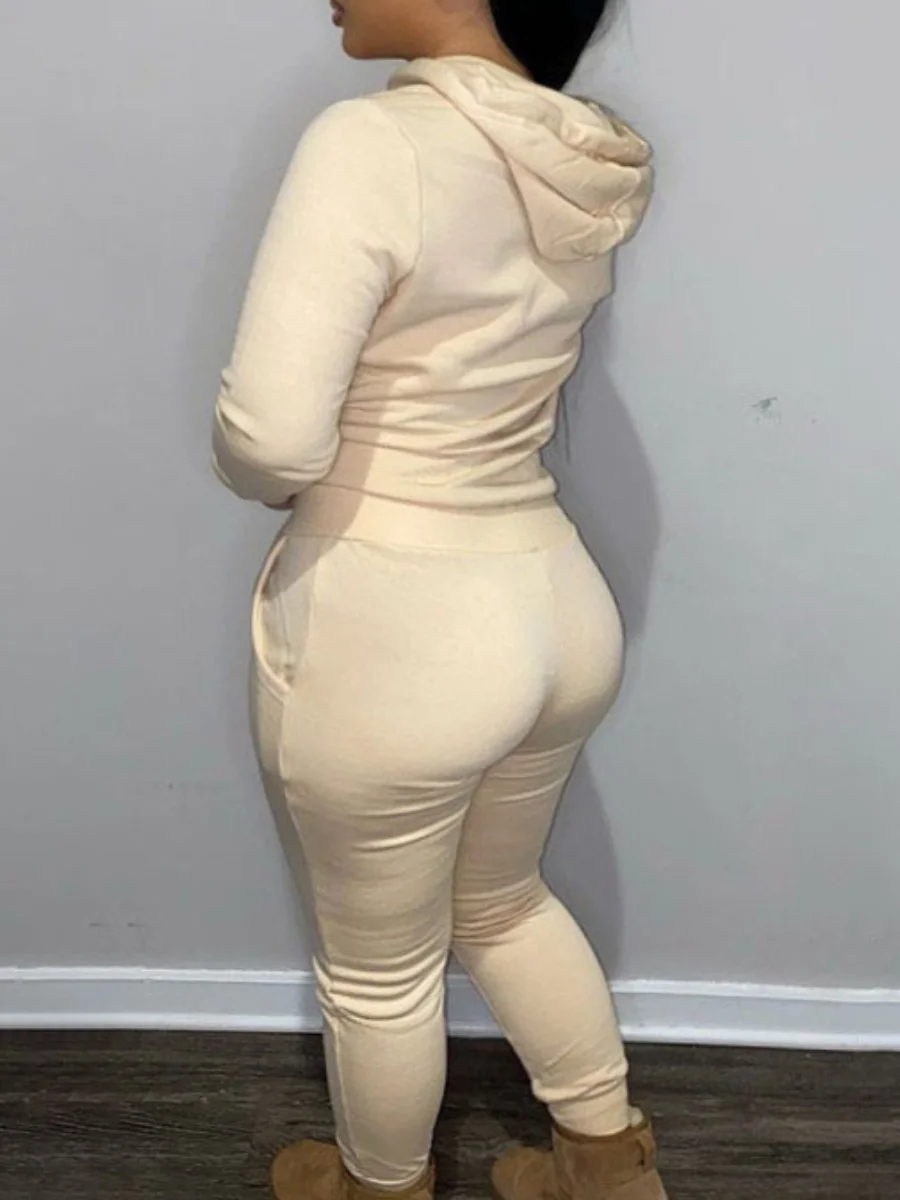 Рисунок 2 - Женский спортивный костюм с капюшоном