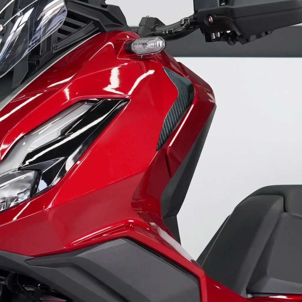 Защитная накладка на передний обтекатель мотоцикла из карбона для HONDA ADV 350 2025-2026 (art.: 3920daa5bfbfc) - 3920daa5bfbfc