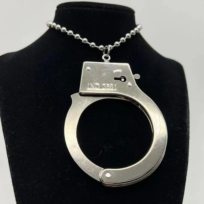 

Массивное ожерелье с подвеской в виде наручников, винтажное ожерелье серебряного цвета для женщин, чокер в стиле панк, хип-хоп, эстетика, рок...