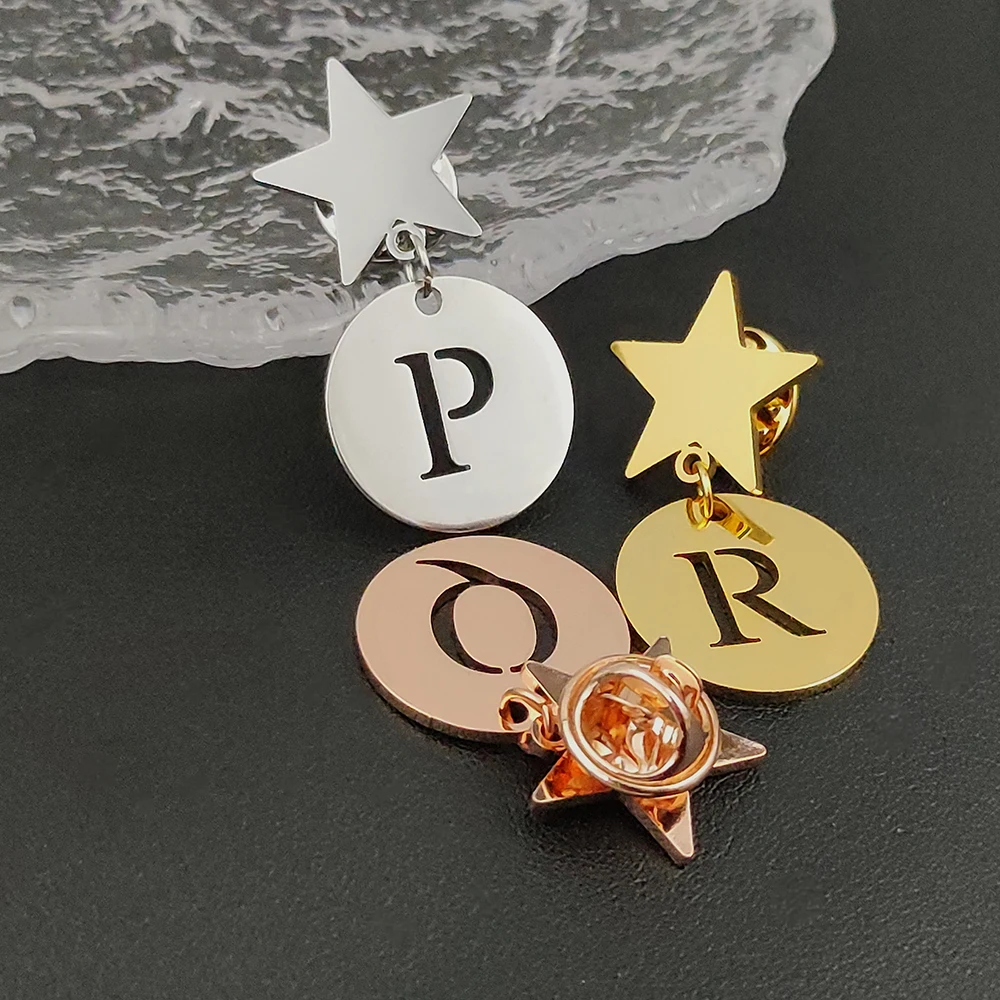 

Personalized English Letters Brooches Stainless Steel Pentacle Star Button Pins Base for Men Suit Backpack Pins Jewelry Gifts