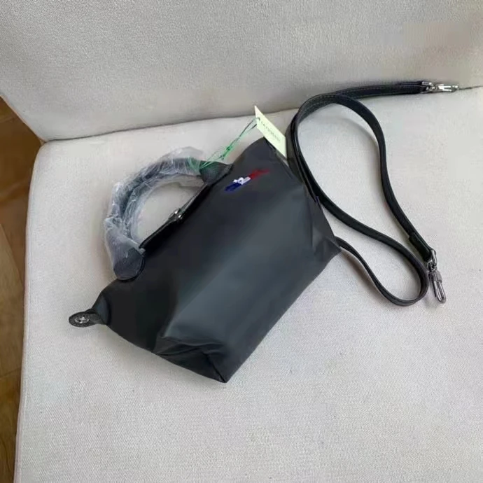 

LC Ma Jiahou version dumplings package three color Ma Longxiang mini folding his shoulder hand bags