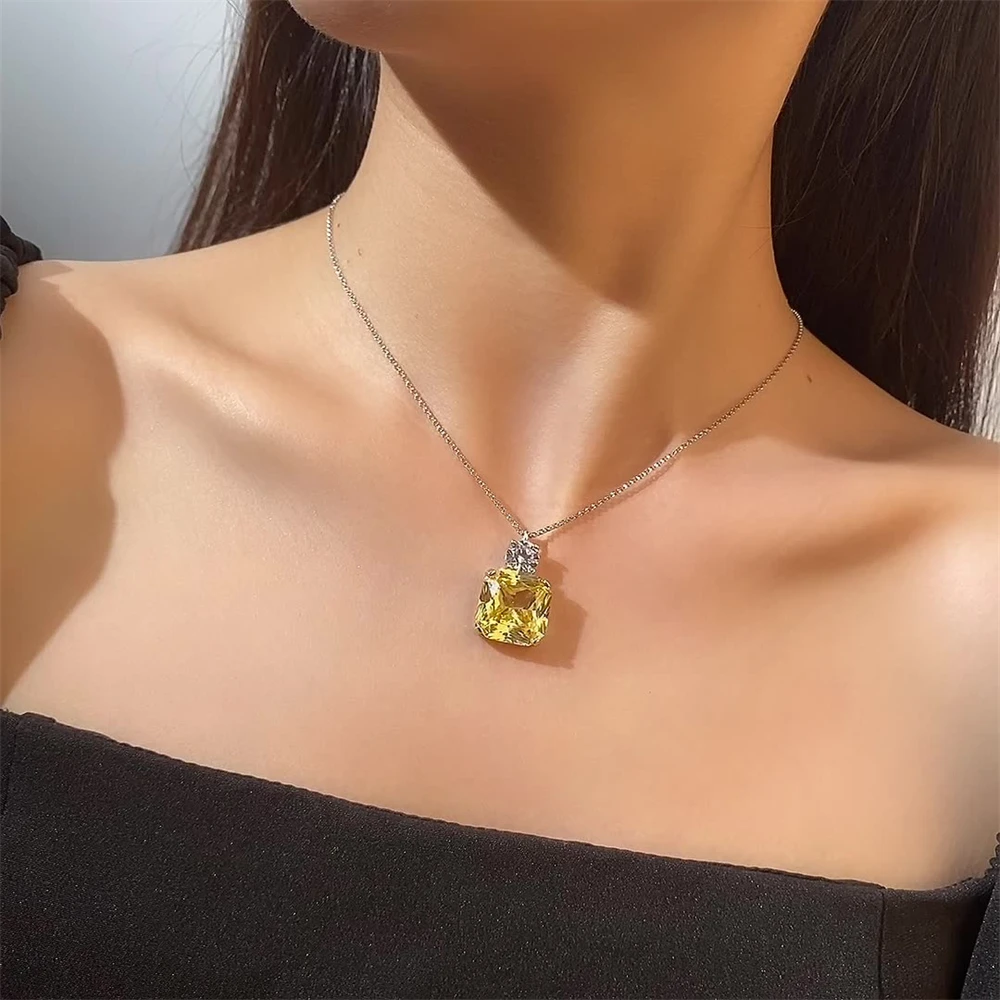 

Цепочка с квадратным кулоном из серебра 925 пробы с фианитом