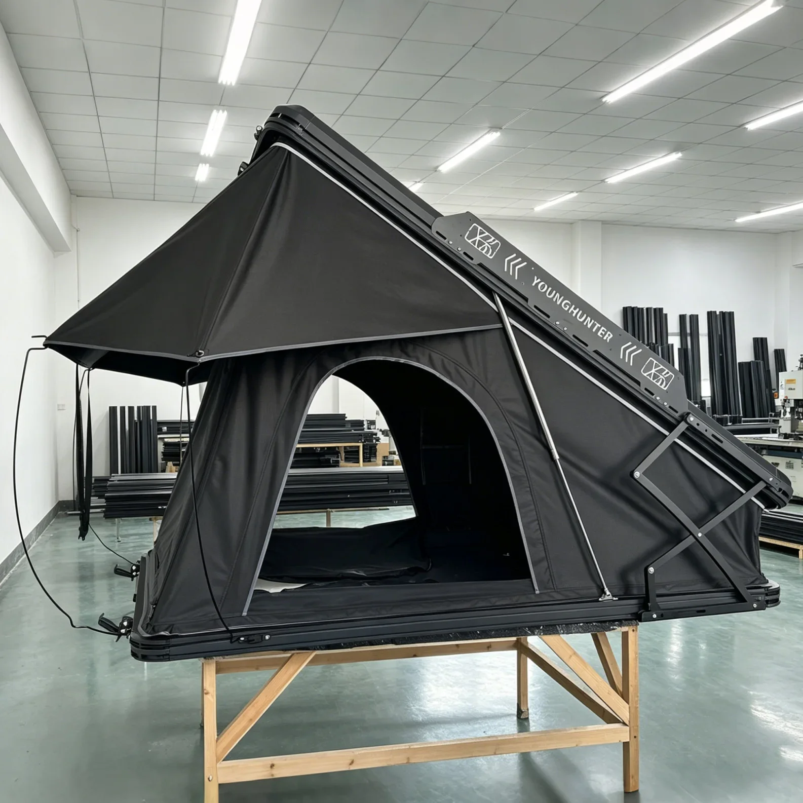 Фото Палатка на крышу внедорожника Overland Expedition X с алюминиевым каркасом и очень просторным внутренним пространством для кемпинга на природе №1