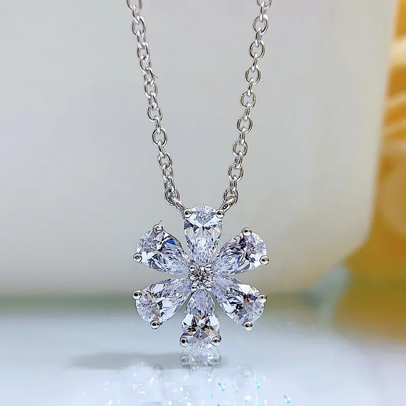 

2022 new 925 silver snowflake necklace women's light luxury niche flowers small daisy petals clavicle chain