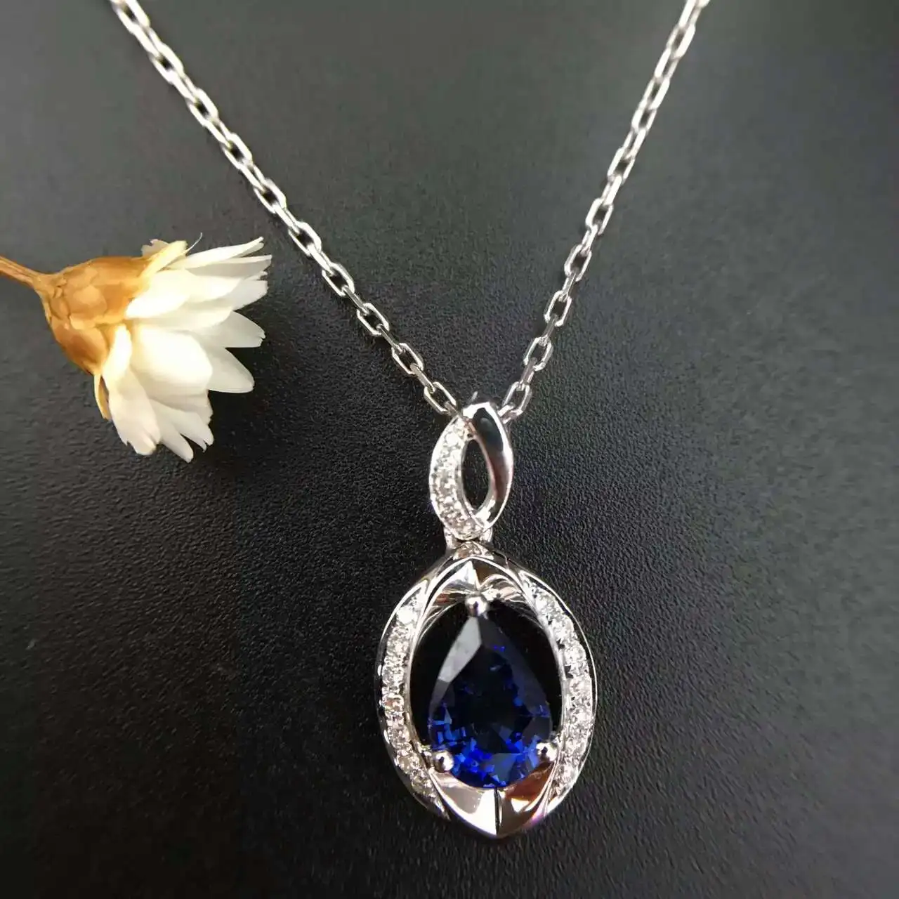 

18K White Gold 1.149ct Natural Sapphire + 0.099ct Diamond Pendant Necklace Fine Jewelry Perfume Bottle Pendant with Certificate
