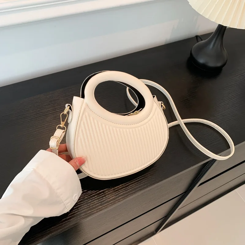 KUNLIYAOI  Internet celebrity retro hand bag female 2023 new fashion trend casual messenger bag portable messenger bag small bag