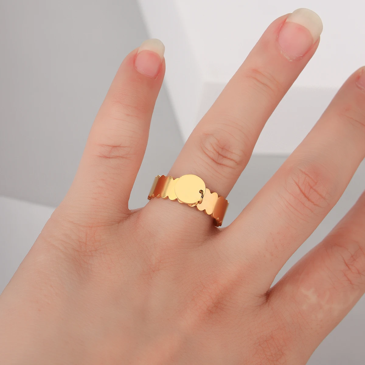 Minimalist Style Pendant Small Circle Titanium Steel Ring for Men and Women, Versatile 18K Gold Plated Pair Ring for Couples