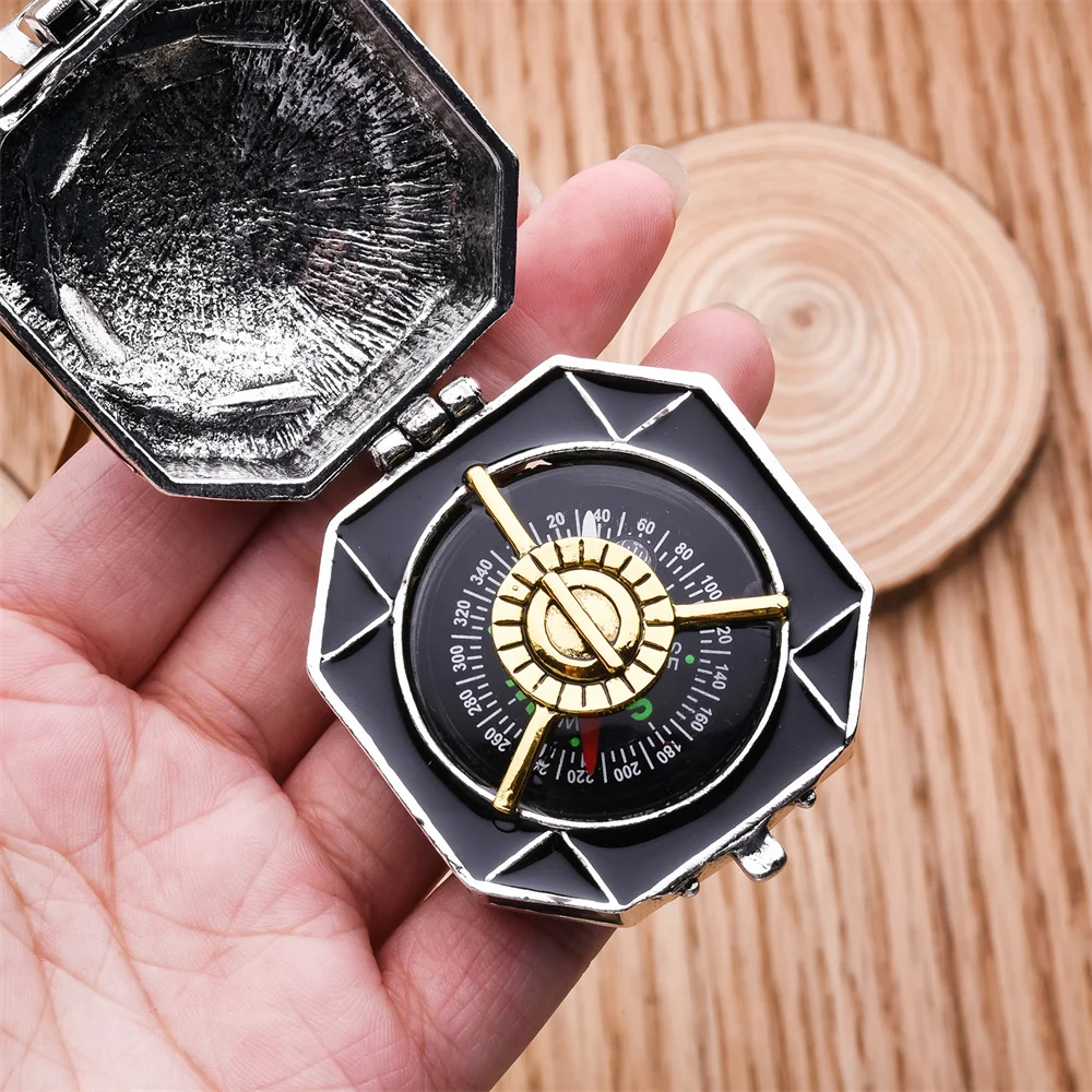 

Pirates Classic Caribbean Pendant Retro Luxury Compass Necklace for Woman Man Diy Film Cosplay Party Fashion Jewelry