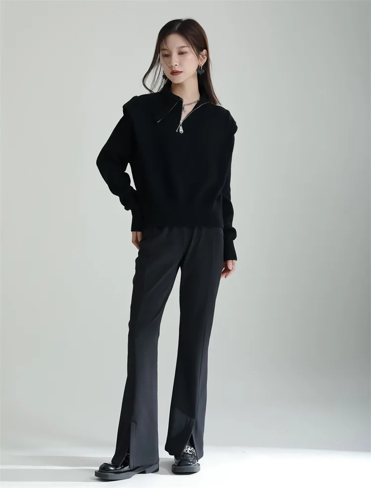 

Zhongchuang Rizhen Spring 2023 new niche design fake two-piece diagonal zipper turtleneck sweater women's irregular knit