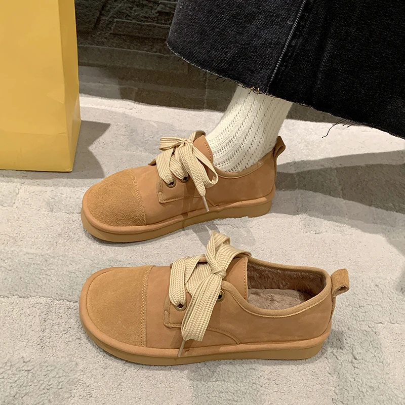 

Женские кроссовки с круглым носком, на плоской подошве