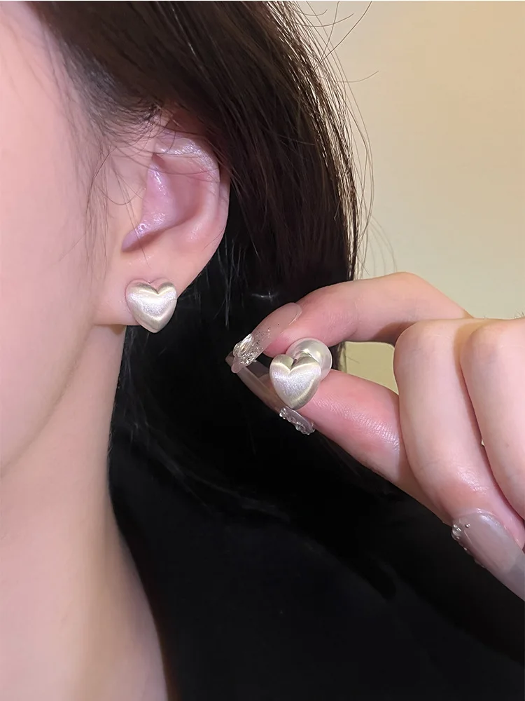 Серьги-гвоздики мигофаны сердечки