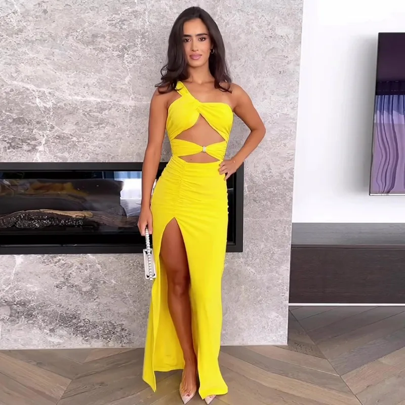 Женское платье без бретелек плиссированное однотонное с открытой вилкой и