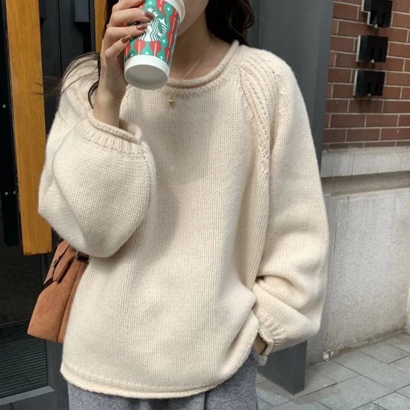 Женский свитер свободного покроя с длинным рукавом