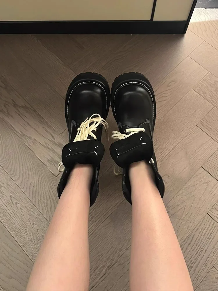 Кожаные ботинки на платформе и толстом каблуке с ремешком шнуровке женские