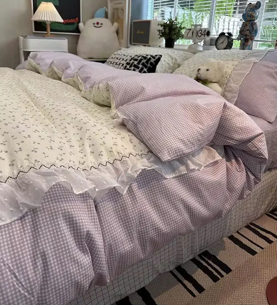 Комплект постельного белья в клетку с фиолетовыми вишнями 1 5 8