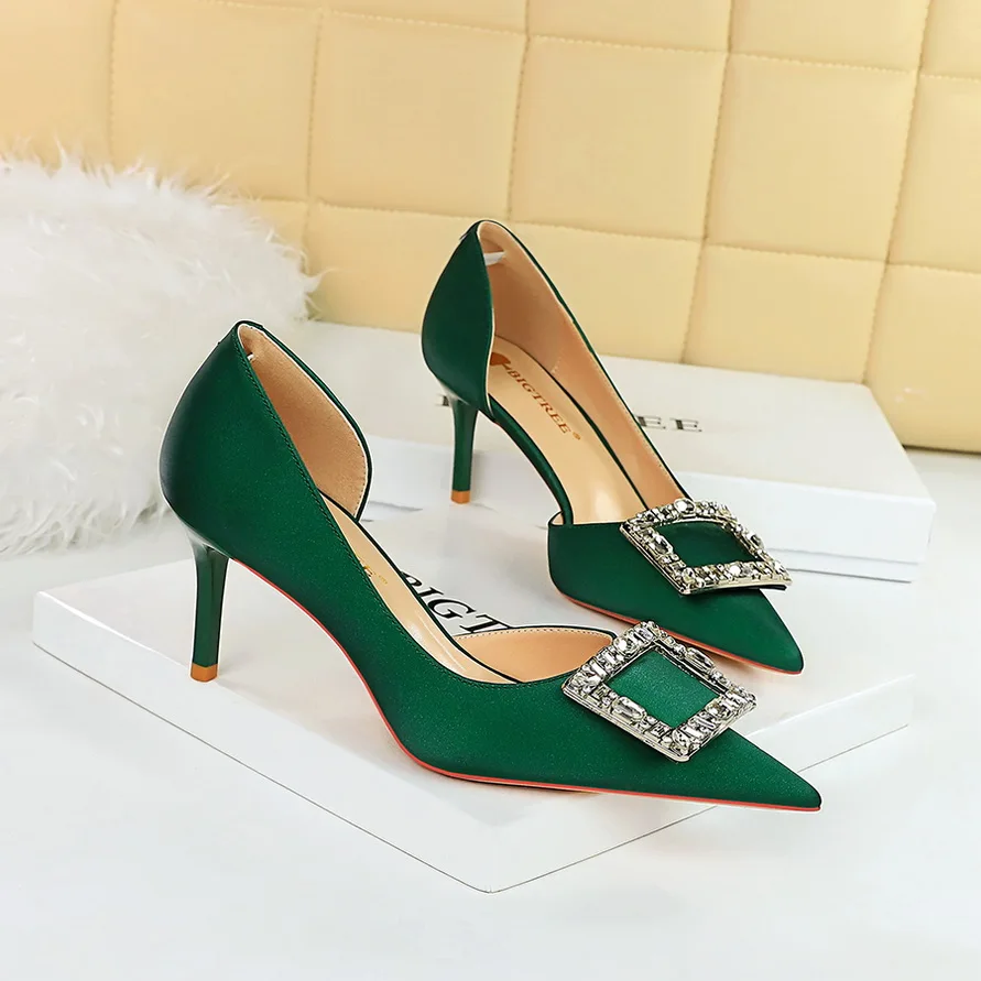 

Женские зеленые туфли-лодочки на высоком каблуке 7 см, женские свадебные туфли с кристаллами и пряжкой на среднем и низком каблуке, шелковые туфли с острым носком для ночного клуба, подиума, красные туфли