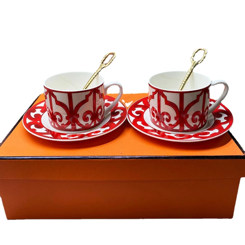 

Женская кружка и чашка для кофе с изображением костяного фарфора, креативная керамическая чашка в европейском стиле для послеобеденного чая, Подарочная коробка, набор кофейных чашек