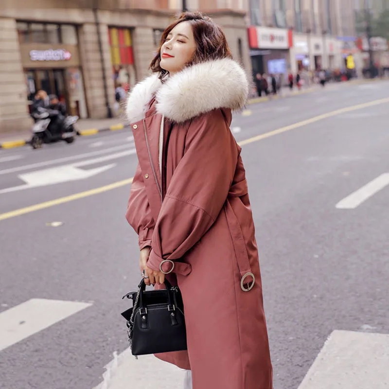 

Пуховик женский утепленный средней длины, с меховым воротником и съемной внутренней подкладкой