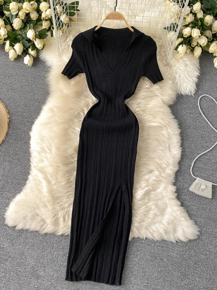 Платье женское летнее трикотажное с отложным воротником и разрезом