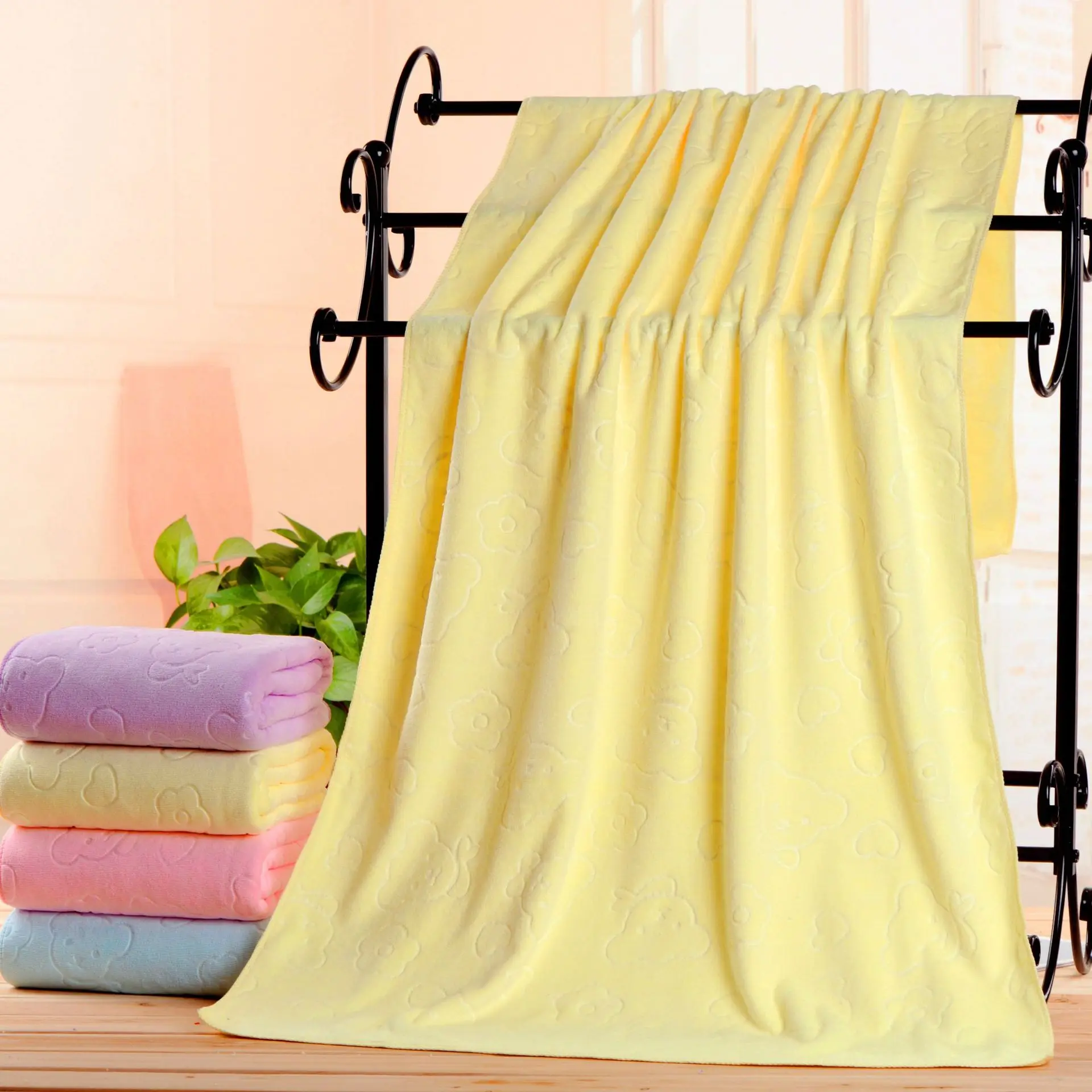 

Micro Fiber Embossed Bear 70x140cm Bath Towel Beach Towel Absorbs Water Absorbs Water Soft, not Shed Hair and not Fade