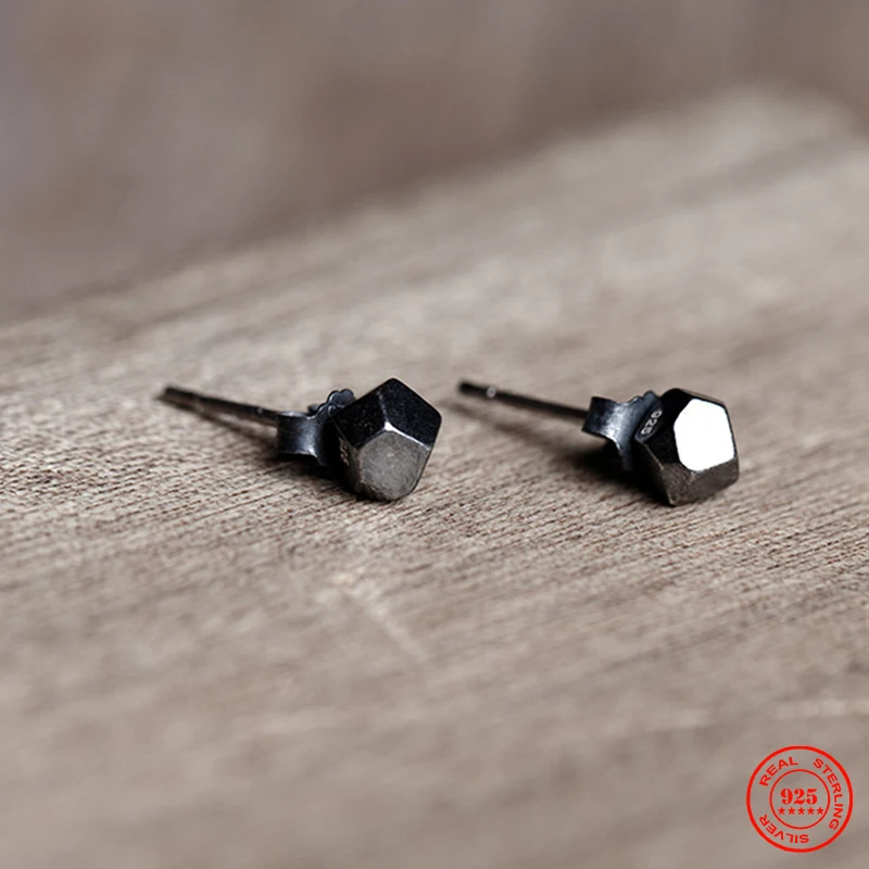 Женские серьги-гвоздики из серебра 925 пробы с трехмерным геометрическим рисунком