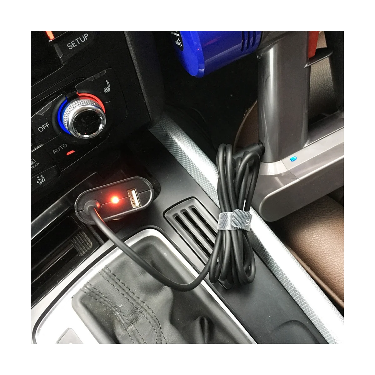 Автомобильное зарядное устройство с USB-портом для пылесосов Dyson V6 V7 V8
