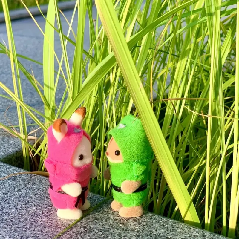 Оригинальные мини-фигурки трио Sylvanian Families пластиковые настольные игровые