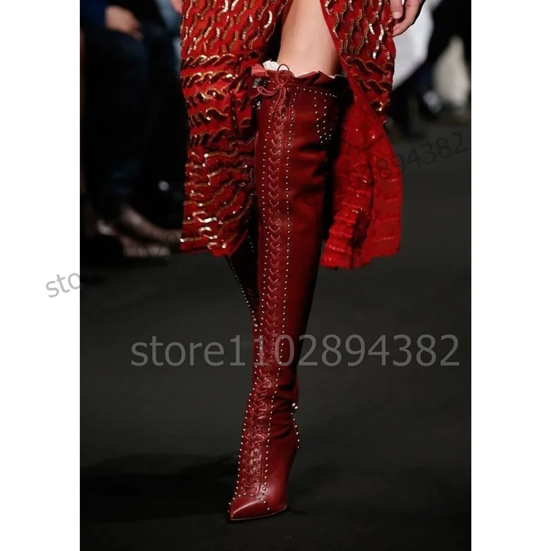 Женские туфли с оборками и заклепками красные модельные острым носком боковой