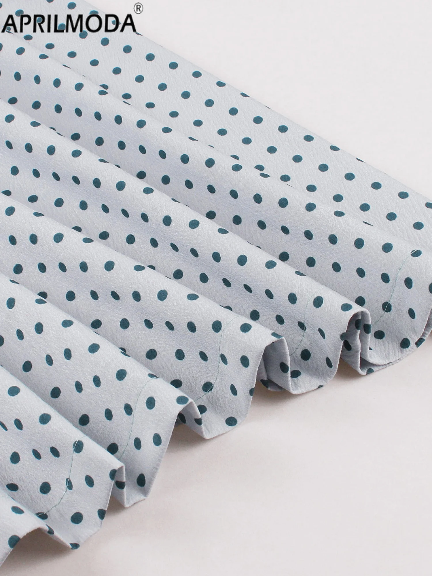 Элегантное летнее платье в горошек стиле павлин 1960-х годов с квадратным вырезом и