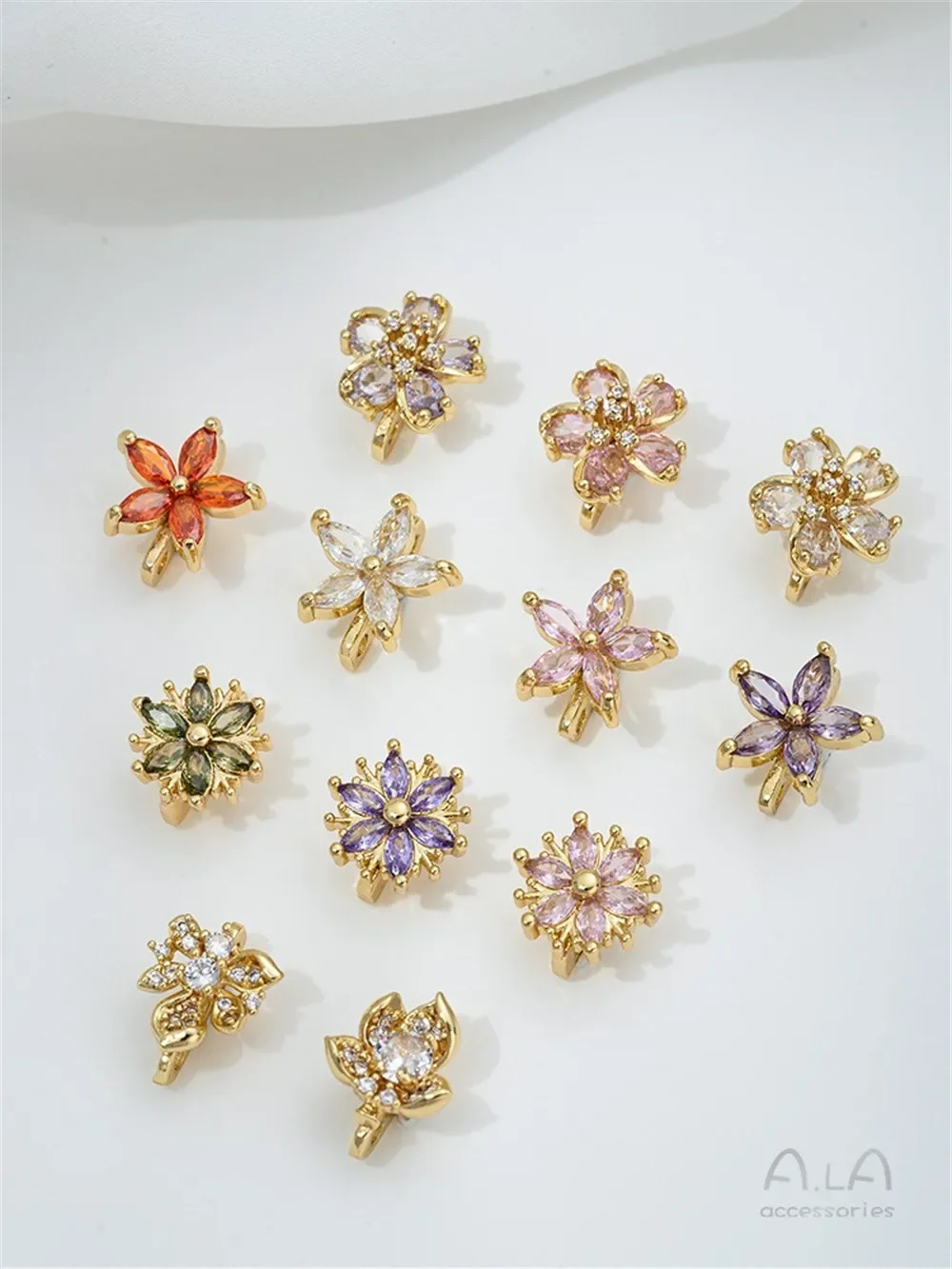 Цветок циркона позолоченный 14 К в форме розы двойной трехрядный отдельный бисер