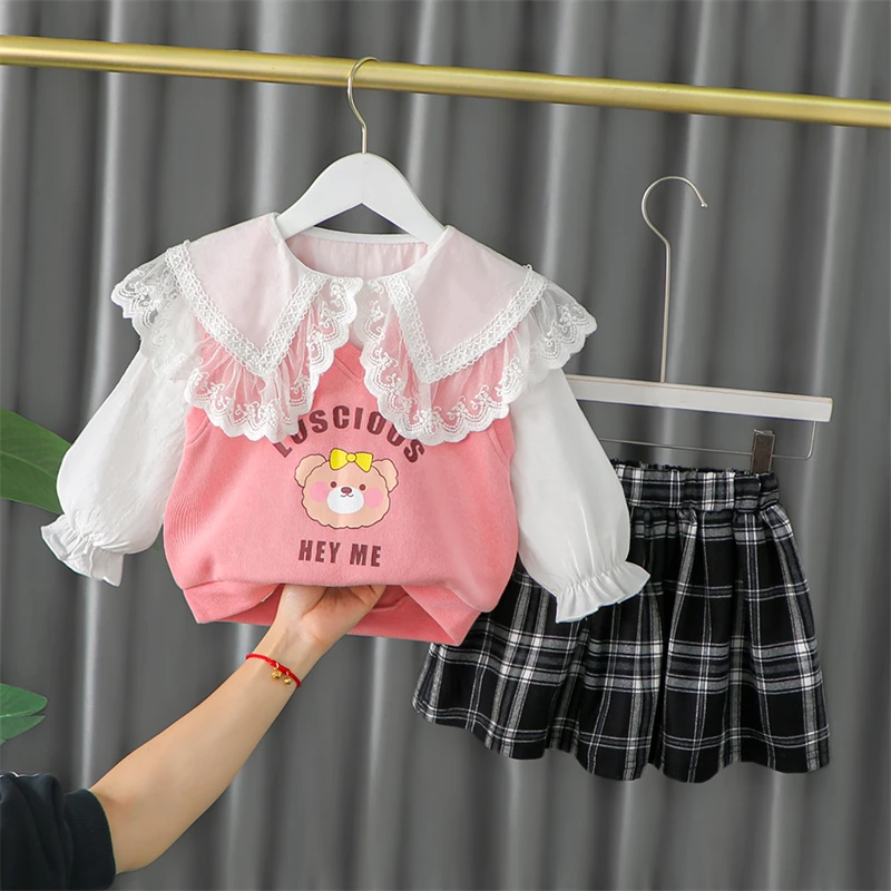 

2022 Spring Kids Outfits 3 Piece Suit Baby Girls Clothing Sets Toddler Infant Clothes Cartoon Vest Lace Lapel Shirt Plaid Skirt