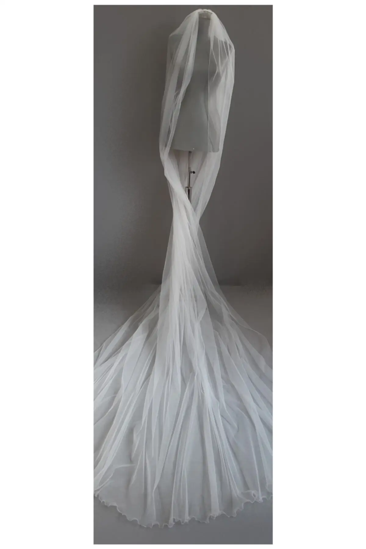 

Bridal Accessories 3M Length Off White Dream Tulle Outdoor Photo Shoot Veil Wedding Handmade For Bride And Bridesmaids