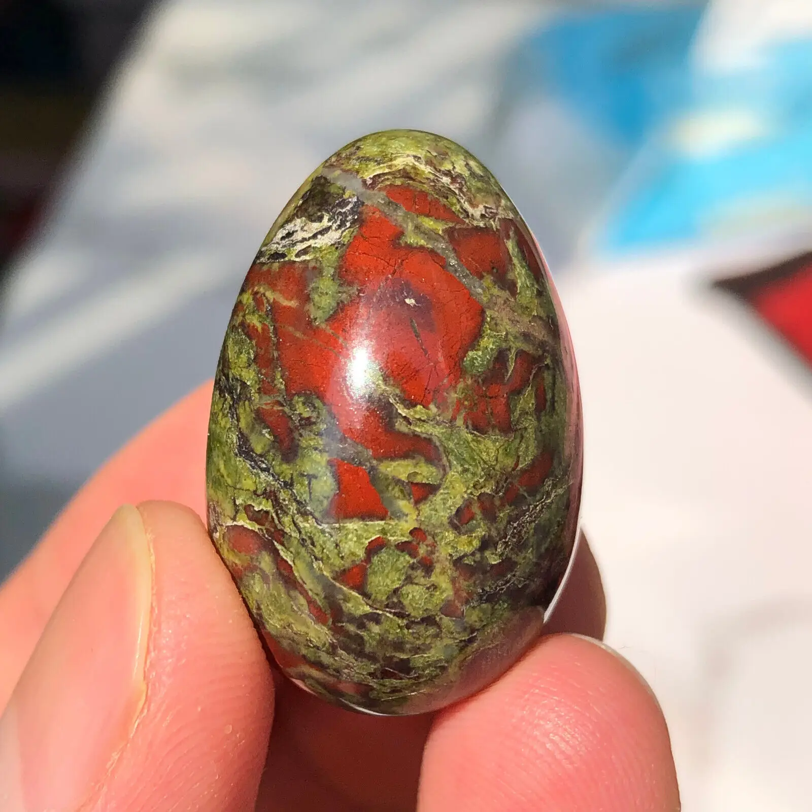 

Dragon Blood Stone Egg Shaped Healing Natural Crystal Massage Minerale Gemstone Spiritual Decoration Collection 80-100g
