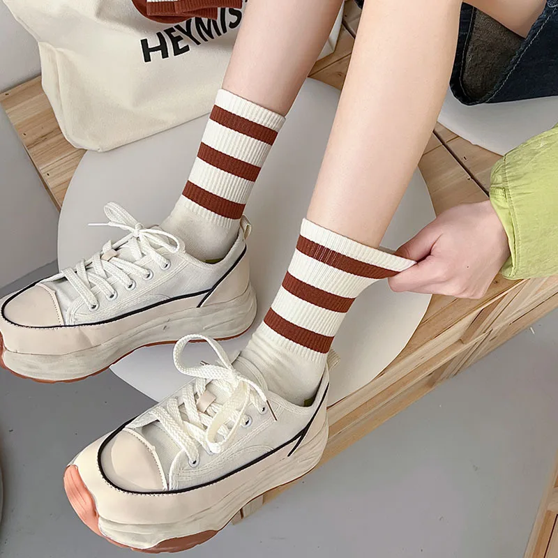 5 PCS Fashion New 2023 Spring Autumn Striped Geometric Pattern Socks For Women Simple Vintage Cotton Brown Sports Socks Set
