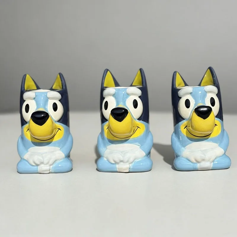 Фото Керамическая кружка Bluey с мультяшным дизайном, кавайная аниме-атрибутика, креативный дизайн с изображением собаки, для кофе, молока, дома, офиса, милая чашка для завтрака, подарки, игрушки №4