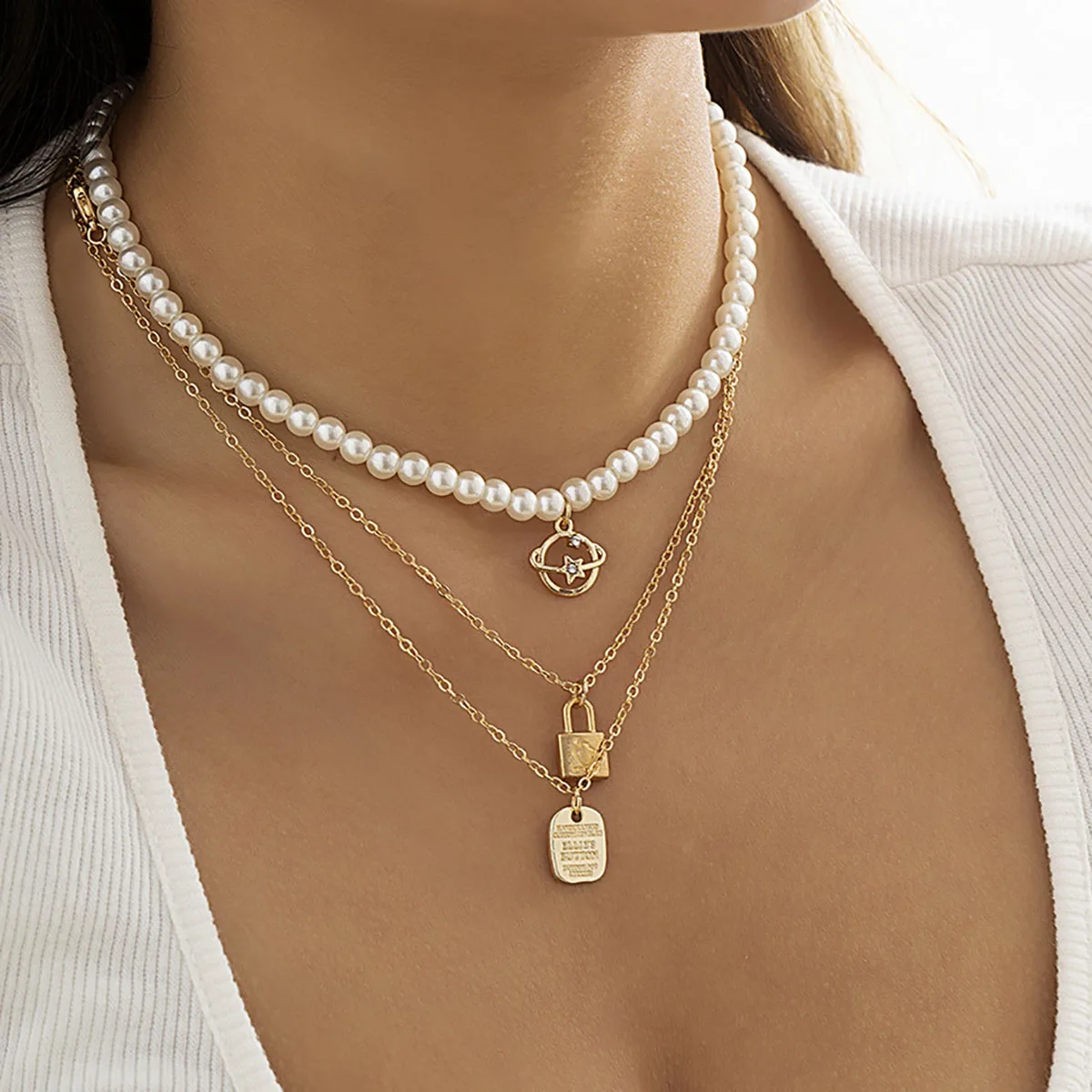 

Vintage Imitation Pearl Beaded Clavicle Necklace Women's 2022 Multilayer Lock Square Card Pendant Necklace Girls Fashion Jewelry