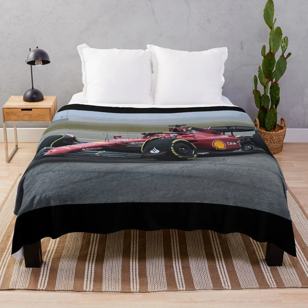 

F1-75 Scuderia Ferrari F1 команда, Чарльз помиранный, Чарльз помиранный 16, Карлос сэнц 55, Феррари кидное одеяло