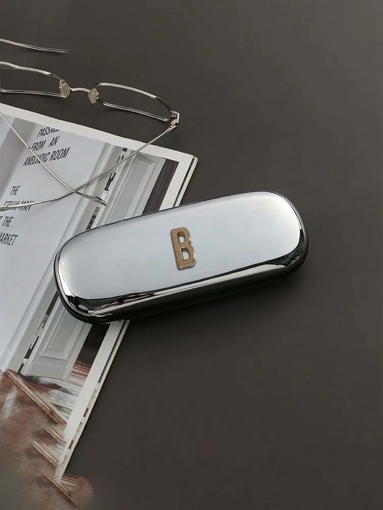 

Индивидуальные женские шикарные чехлы для очков, Портативная сумка для хранения солнцезащитных очков, персонализированный дизайн с художественными буквами и именем клиента