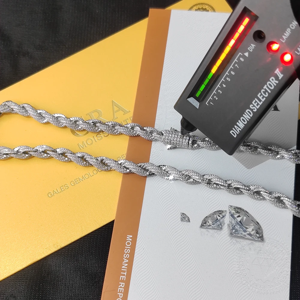 Цепочка из серебра 925 пробы с муассанитом 8 мм