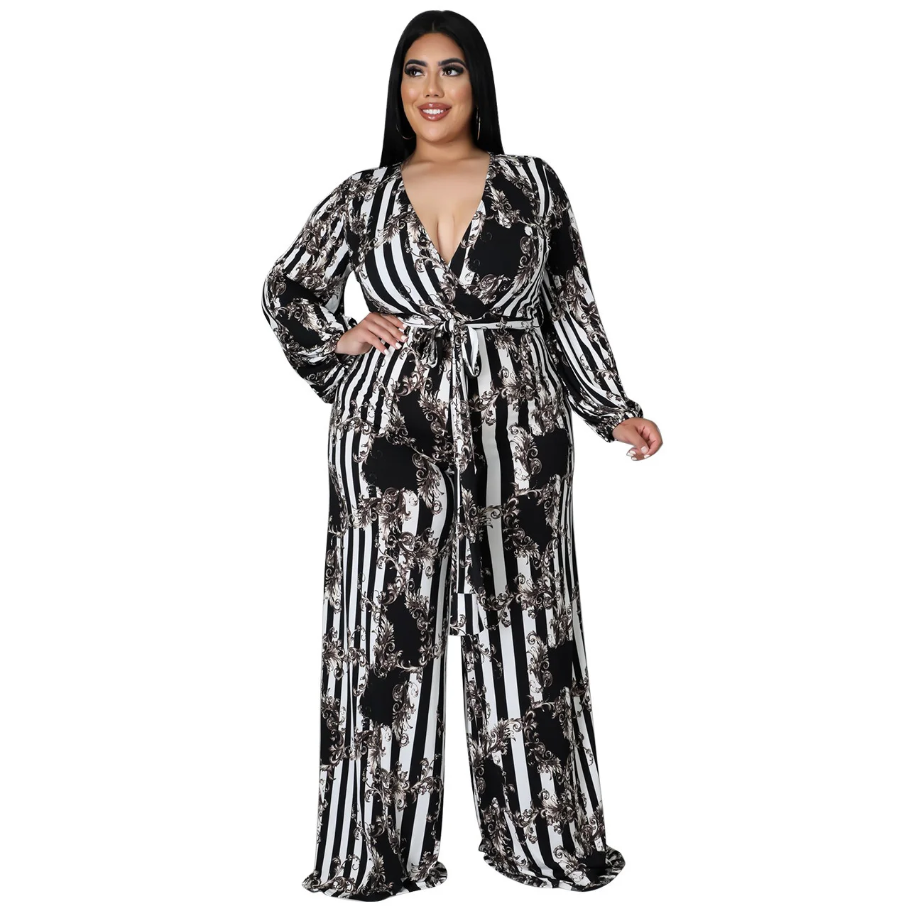 Рисунок 5 - Женский комбинезон с v-образным