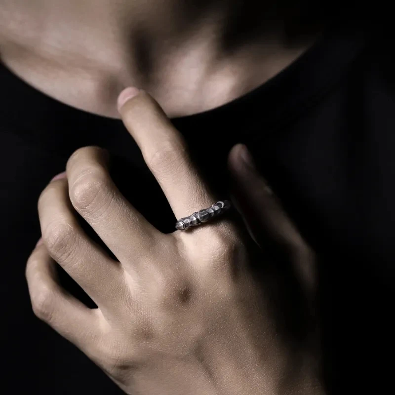 Мужское кольцо в ретро стиле виде когтя дракона с закрытым ртом