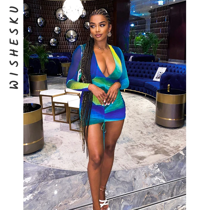 

Женское мини-платье с V-образным вырезом, длинным рукавом и рюшами