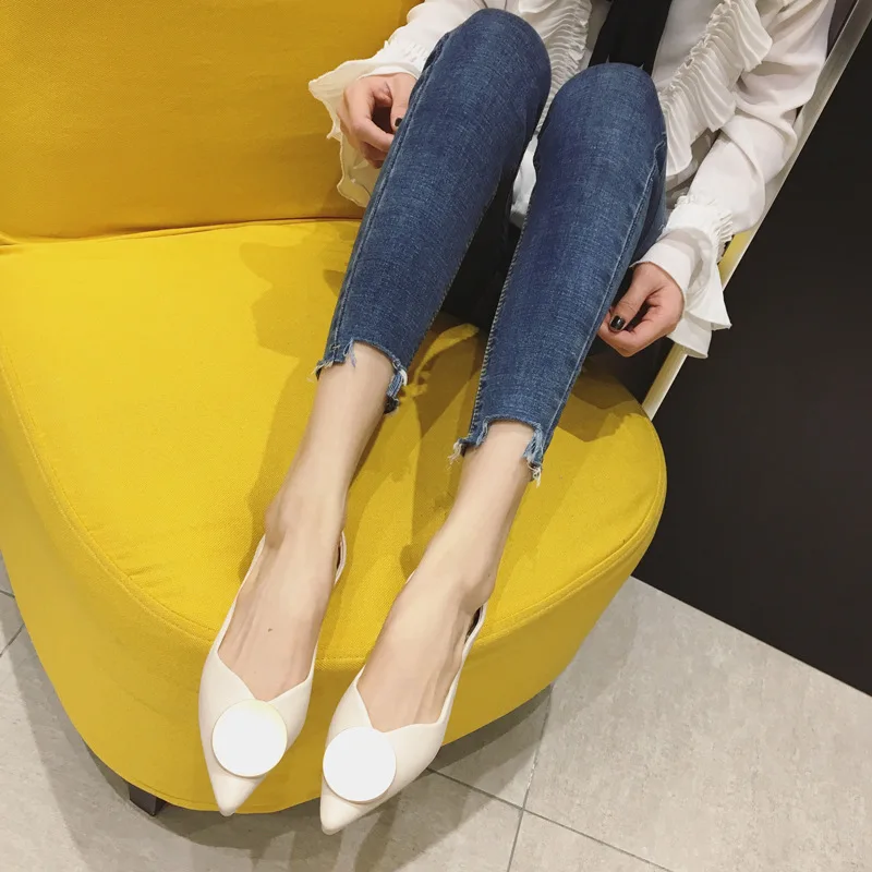 Женские туфли на плоской подошве черные повседневные кожаные с острым носком