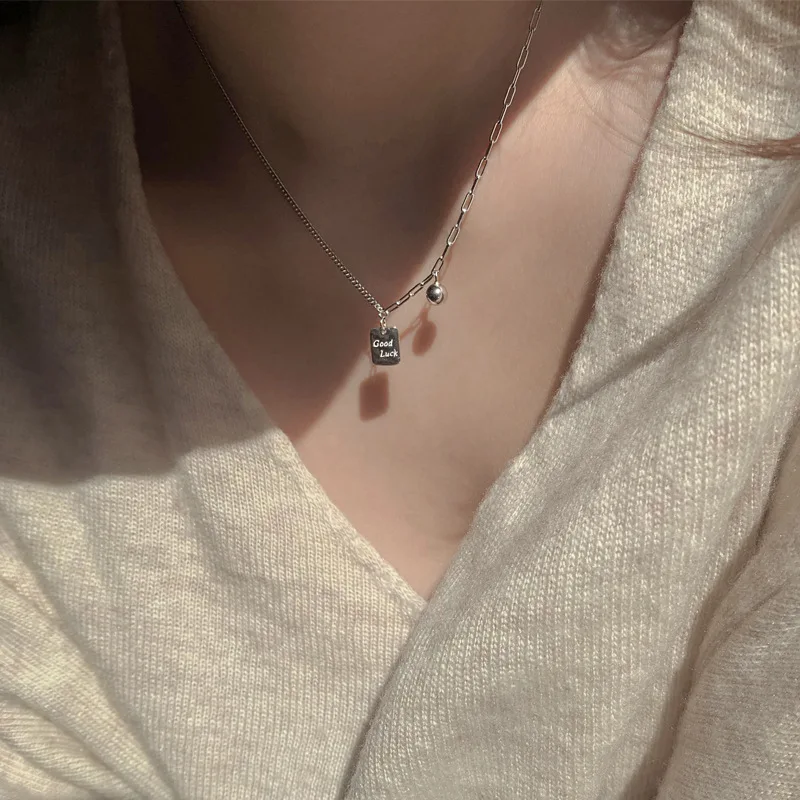 

2022 Trend New Asymmetric Small Square Necklace Ladies Necklace Light Luxury Charm Good Luck Titanium Steel Chain Jewelry