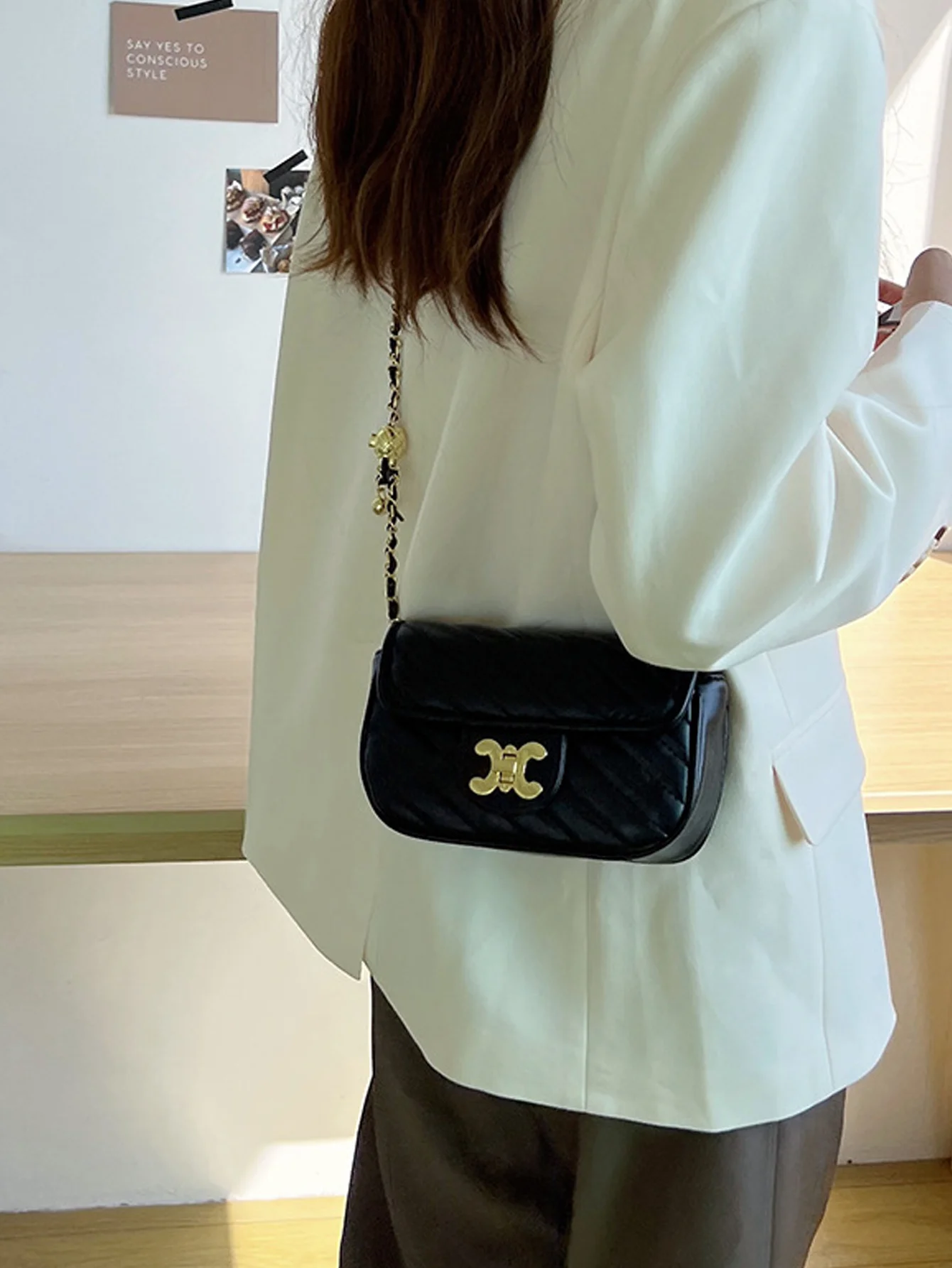 Новинка 2024 женская сумка-мессенджер на одно плечо с зеленой сказочной цепочкой