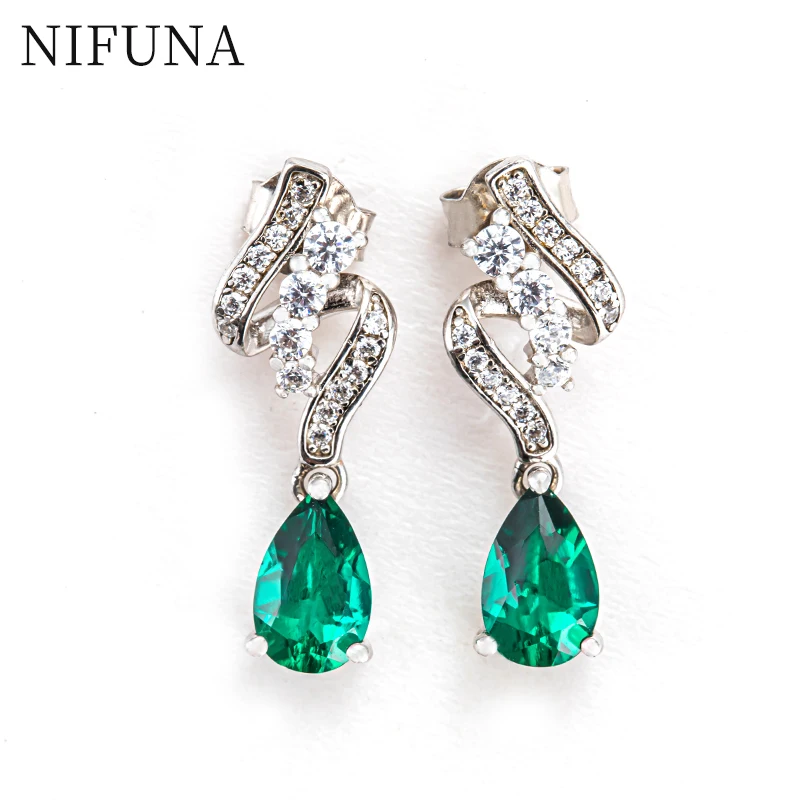 

Серьги из серебра 925 пробы с изумрудом