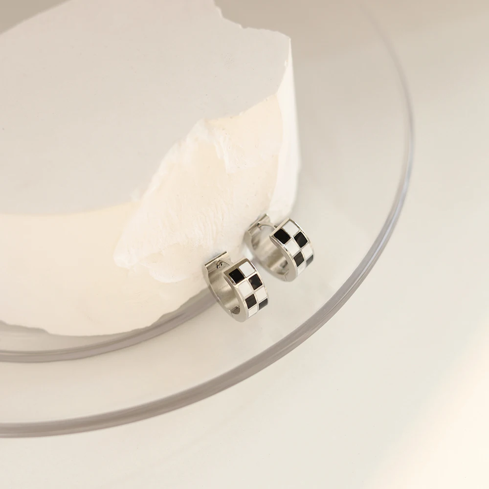

925 Sterling Silver Stud Earrings New Women's Fashion Jewelry Vintage Checkerboard Simple Black and White Plaid Earrings Jewelry