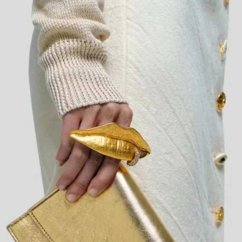 Уникальное кольцо в форме губ для женщин и девочек